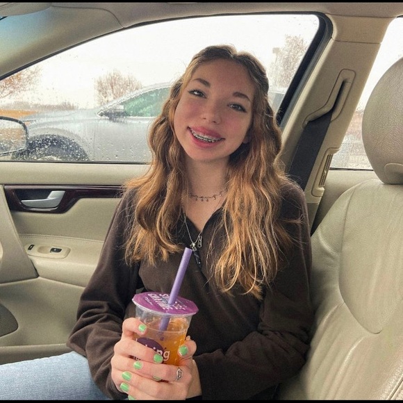 welcome to my closet! 🧸 - Picture 3 of 5